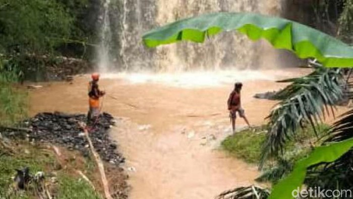 Tim SAR Masih Cari Wanita Pengendara Motor Hanyut di Pangandaran