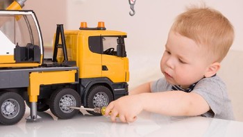 Salah satu penemu termuda adalah Robert Patch, yang memiliki paten untuk truk mainan ketika dia baru berusia enam tahun, pada tahun 1963. Dia membuat prototipe dari tutup botol dan karton. Foto: iStock
