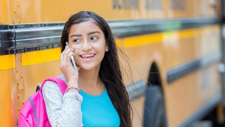 Ilustrasi anak menelepon/ Foto: iStock Ilustrasi anak menelepon/ Foto: iStock