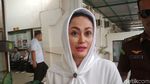 Dengan Borgol di Tangan, Sisca Dewi Tiba di PN Jaksel