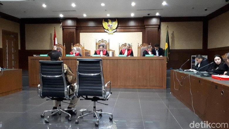 Eks Pejabat Kemendagri Divonis 4 Tahun Penjara Eks Pejabat Kemendagri Divonis 4 Tahun Penjara