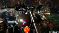 Motor klasik ini dibanderol dengan harga Rp 109.900.000 On The Road Jakarta. 