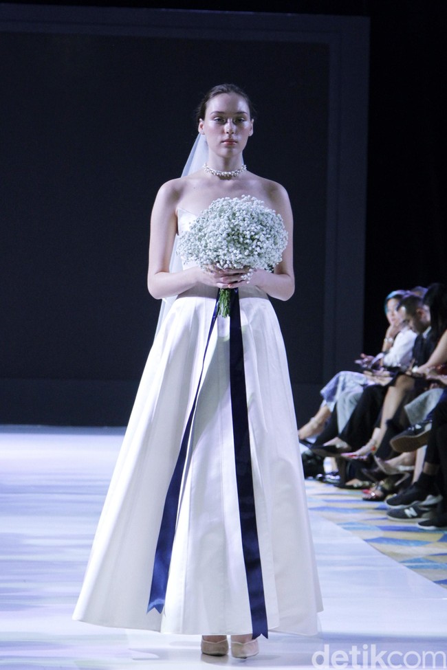 Fashion show Stella Rissa menampilkan koleksi gaun pengantin di IPMI Trend Show 2019, Senayan City, Jakarta, Selasa [13/11/2018]. Foto: Mohammad Abduh/Wolipop