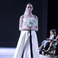 Fashion show Stella Rissa menampilkan koleksi gaun pengantin di IPMI Trend Show 2019, Senayan City, Jakarta, Selasa [13/11/2018]. Foto: Mohammad Abduh/Wolipop