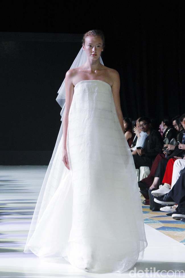 Fashion show Stella Rissa menampilkan koleksi gaun pengantin di IPMI Trend Show 2019, Senayan City, Jakarta, Selasa [13/11/2018]. Foto: Mohammad Abduh/Wolipop