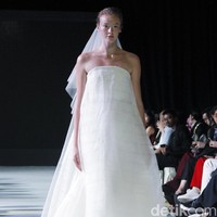 Fashion show Stella Rissa menampilkan koleksi gaun pengantin di IPMI Trend Show 2019, Senayan City, Jakarta, Selasa [13/11/2018]. Foto: Mohammad Abduh/Wolipop