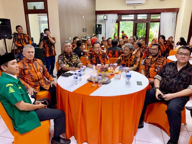 Bamsoet Dorong Pemuda Pancasila Buat Aplikasi di Smartphone Bamsoet Dorong Pemuda Pancasila Buat Aplikasi di Smartphone