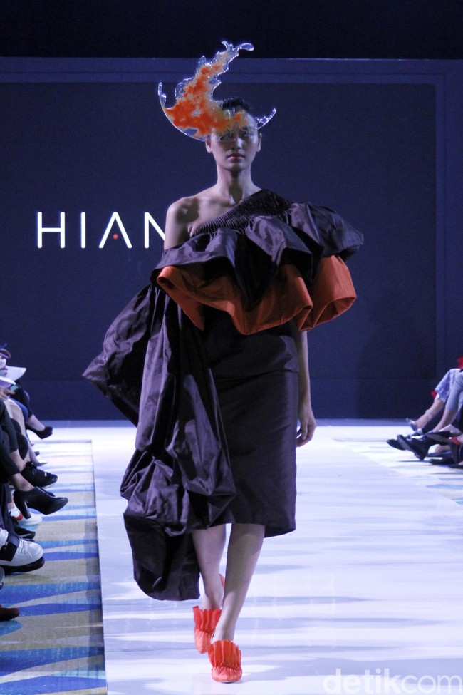Rancangan terbaru Hian Tjen di IPMI Trend Show 2019, Senayan City, Jakarta, Selasa [13/11/2018]. Foto: Mohammad Abduh/Wolipop