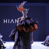 Rancangan terbaru Hian Tjen di IPMI Trend Show 2019, Senayan City, Jakarta, Selasa [13/11/2018]. Foto: Mohammad Abduh/Wolipop