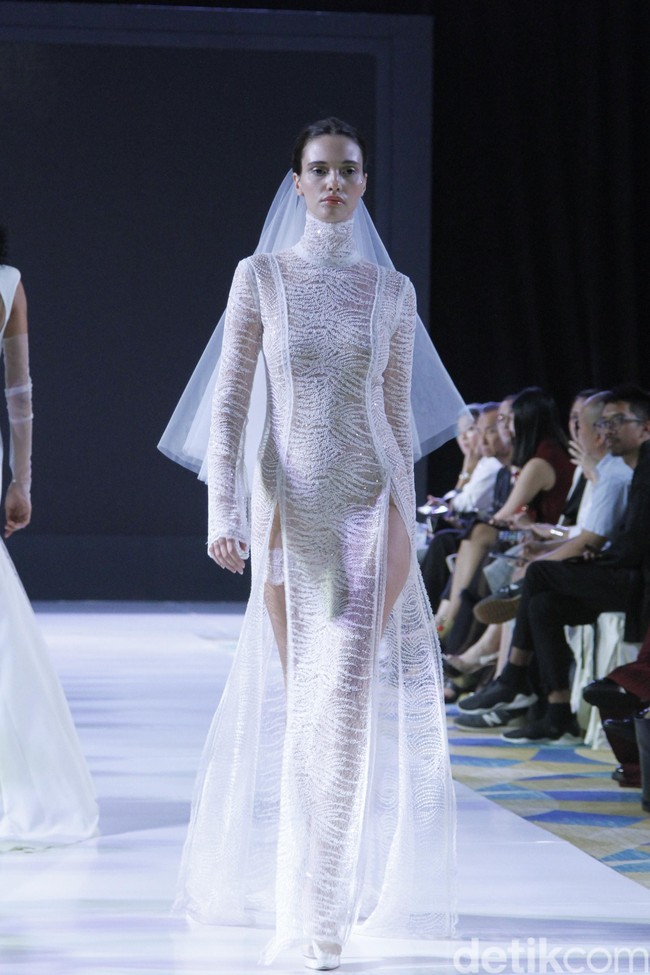 Fashion show Stella Rissa menampilkan koleksi gaun pengantin di IPMI Trend Show 2019, Senayan City, Jakarta, Selasa [13/11/2018]. Foto: Mohammad Abduh/Wolipop