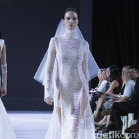 Fashion show Stella Rissa menampilkan koleksi gaun pengantin di IPMI Trend Show 2019, Senayan City, Jakarta, Selasa [13/11/2018]. Foto: Mohammad Abduh/Wolipop