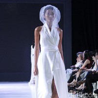 Fashion show Stella Rissa menampilkan koleksi gaun pengantin di IPMI Trend Show 2019, Senayan City, Jakarta, Selasa [13/11/2018]. Foto: Mohammad Abduh/Wolipop