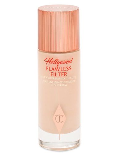 Bebas dari Highlighter, Ini Rahasia Kulit Bercahaya Model Victoria's Secret