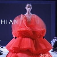 Rancangan terbaru Hian Tjen di IPMI Trend Show 2019, Senayan City, Jakarta, Selasa [13/11/2018]. Foto: Mohammad Abduh/Wolipop