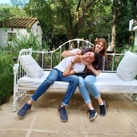 Baik Eugene dan Viktorija pun menghabiskan banyak waktu bersama mulai dari mengunjungi tempat-tempat yang ada di Filipina hingga mencoba berbagai makanan khasnya. Foto: Facebook