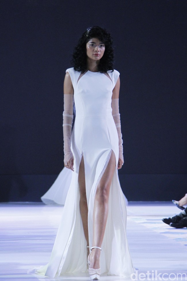 Fashion show Stella Rissa menampilkan koleksi gaun pengantin di IPMI Trend Show 2019, Senayan City, Jakarta, Selasa [13/11/2018]. Foto: Mohammad Abduh/Wolipop