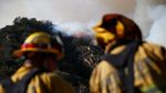 Petugas Damkar Terus Berjibaku Padamkan Api di California
