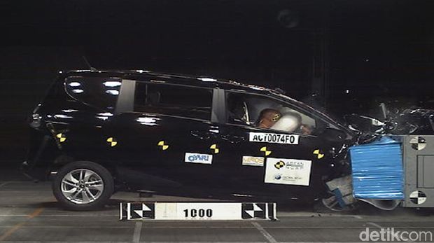 Crash test Sienta