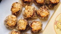 Nah kalau yang ini wajib dicoba ya. Dimsum dengan paduan saus mentai yang baru ada pertama kali. Rasanya enak dengan citarasa unik. Foto: Instagram@dimsumsimenur