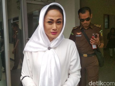 Awal Kedekatan Irjen Pol BS-Sisca Dewi, Hanum Bicara Viral Cyberbully