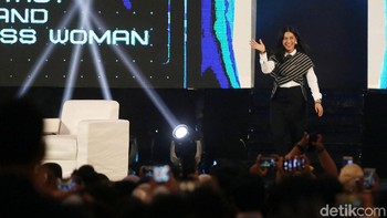 Hadir sebagai nasarumber aktor Dian Sastro.