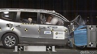 Nissan Grand Livina mendapatkan rating yang sama seperti Calya yakni 4 bintang untuk perlindungan orang dewasa. Dan perlindungan anak kecilnya pun sama yakni 4 bintang. Foto: ASEAN NCAP