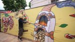 Keren! Seniman Ini Bikin Street Art dengan Tema Makanan Ciamik
