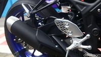 Footstep Yamaha R25 dan knalpotnya. Foto: Grandyos Zafna