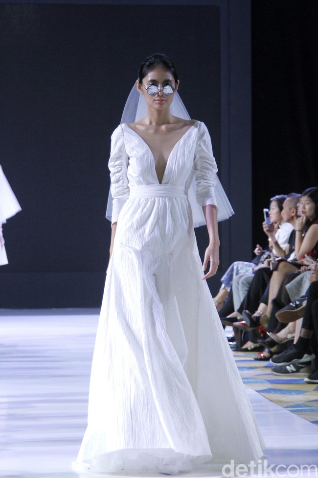 Fashion show Stella Rissa menampilkan koleksi gaun pengantin di IPMI Trend Show 2019, Senayan City, Jakarta, Selasa [13/11/2018]. Foto: Mohammad Abduh/Wolipop