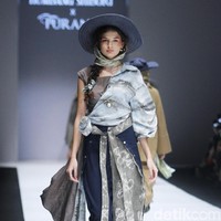 Dilihat dari koleksi Spring-Summer 2019 rencangan desainer dunia, pakaian ataupun aksesori bernuansa etnik masih menjadi primadona setahun ke depan. Indonesia dengan ragam kekayaan budayanya tentu bisa menjadi inspirasi kita. (Foto: Mohammad Abduh/Wolipop)
