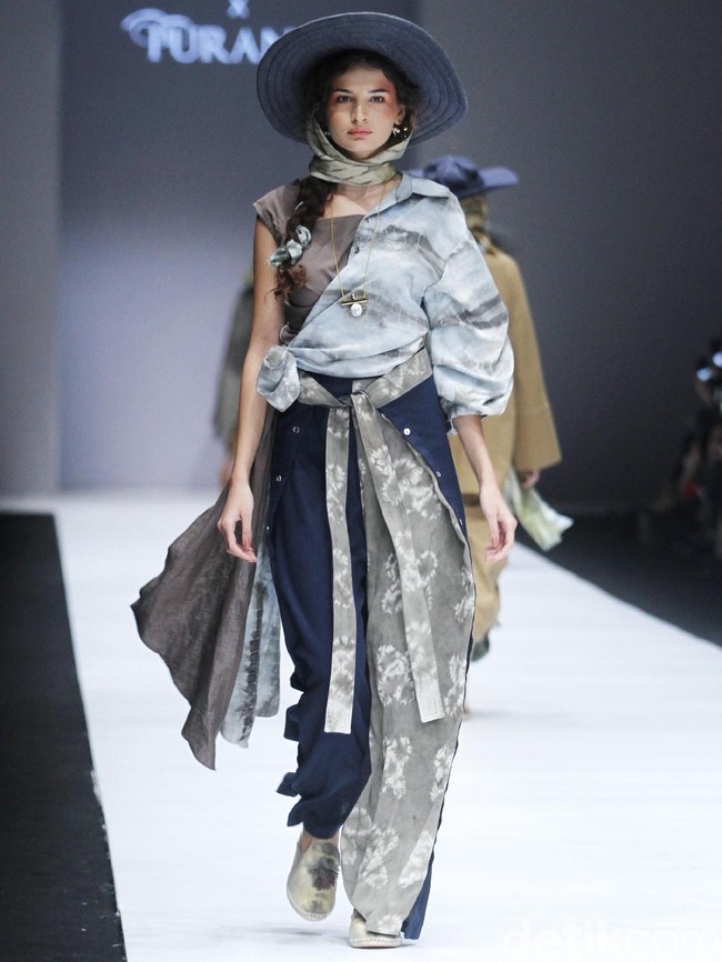 Dilihat dari koleksi Spring-Summer 2019 rencangan desainer dunia, pakaian ataupun aksesori bernuansa etnik masih menjadi primadona setahun ke depan. Indonesia dengan ragam kekayaan budayanya tentu bisa menjadi inspirasi kita. (Foto: Mohammad Abduh/Wolipop)