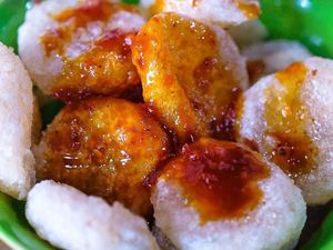 Enaknya! Ngemil Cireng Kenyal Gurih Dengan Saus Pedas di 5 Tempat Ini