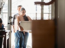 Tinggal di Rumah Tua Sering Cium Bau Apek? Coba Cara Ini