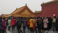 Istana ini diberi nama Forbidden City karena dulu semasa zaman kerajaan, tak ada satu pun orang yang bisa masuk dan keluar begitu saja ke kompleks istana tanpa seizin kaisar. (Rita/detikTravel)