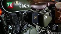 Royal Enfield Classic 500 Pegasus dibekali mesin 499 cc silinder tunggal, yang mampu menghasilkan 27,6 dk pada 5.250 rpm dan torsi puncak 41,3 Nm di 4.000 rpm. Mesin tersebut menggunakan gearbox 5-percepatan.