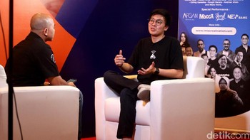 Kevin pun menceritakan awal berdirinya Go-Jek bersama Nadiem Makarim, yang hanya bermula dari 3 buah pragmatisme. Ia mengaku mereka memang memiliki passion untuk membangun suatu hal yang baru dan penuh inovasi.