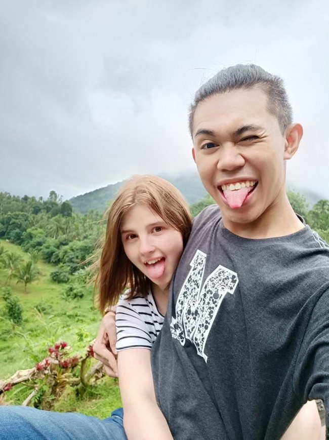 Keduanya berkomunikasi melalui video call setiap hari, dan menjalin hubungan asmara sejak Mei 2017. Foto: Facebook