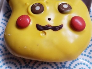 Sedih! Donat Pikachu Ini Ditarik dari Pasaran Karena Bentuknya Aneh