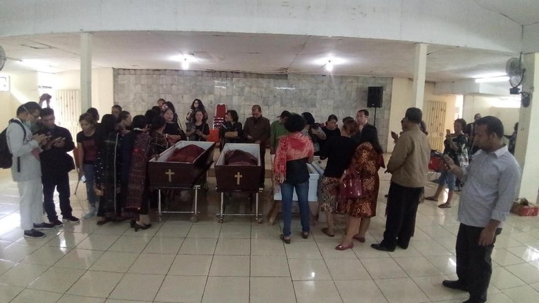 Sekeluarga di Bekasi Korban Pembunuhan akan Dimakamkan di Samosir Sekeluarga di Bekasi Korban Pembunuhan akan Dimakamkan di Samosir