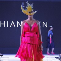 Rancangan terbaru Hian Tjen di IPMI Trend Show 2019, Senayan City, Jakarta, Selasa [13/11/2018]. Foto: Mohammad Abduh/Wolipop