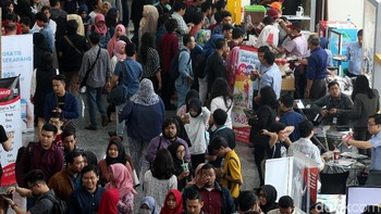 Convention Hall Grand City Surabaya seolah tak sanggup membendung antusiasme para peserta.