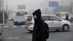 Beijing Dikepung Asap! Warga Ramai-ramai Pakai Masker