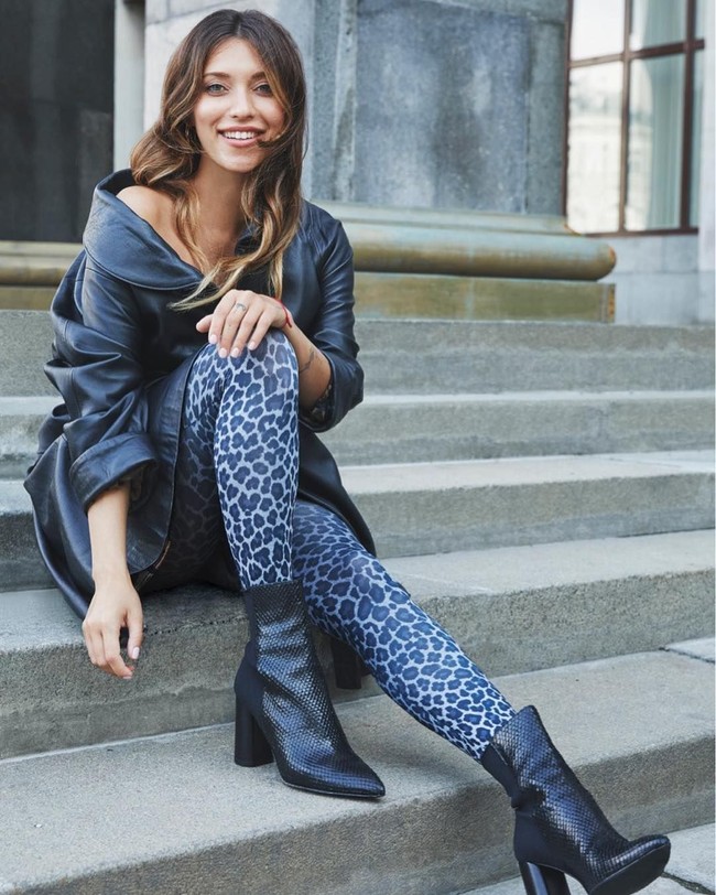 Kenapa postingan ini masih ada. Ini terang-terangan rasis. Kamu bisa berbicara tentang perbedaan negara dan budaya tanpa membuat gesture ofensif seperti ini. Lihat semua orang menginginkan kamu untuk menghapusnya dan meminta maaf, tambah @cindychu, netizen lainnya Foto: Instagram @reginatodorenko