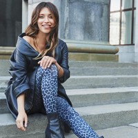 Kenapa postingan ini masih ada. Ini terang-terangan rasis. Kamu bisa berbicara tentang perbedaan negara dan budaya tanpa membuat gesture ofensif seperti ini. Lihat semua orang menginginkan kamu untuk menghapusnya dan meminta maaf, tambah @cindychu, netizen lainnya Foto: Instagram @reginatodorenko