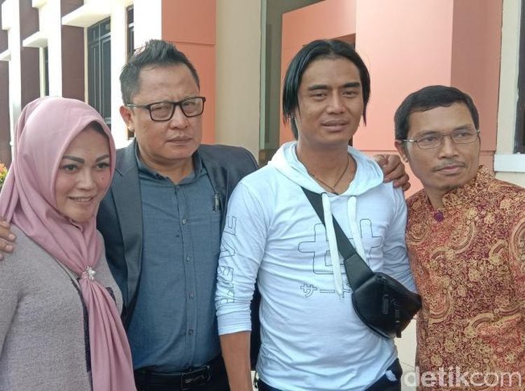Datang Bersama, Charly dan Regina Rujuk Lagi