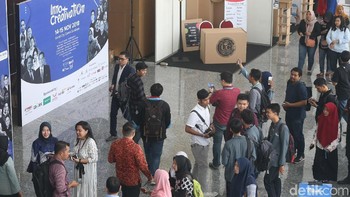 Ada banyak narasumber yang dihadirkan. Di antaranya Dian Sastrowardoyo, Ernest Prakasa, Pandji Pragiwaksono, Dimas Jay, Afgan Syahreza, Sheryl Sheinafia, Ruben Onsu, Giring Nidji, Andrian Ishak dan Eka Gustiwana. Tidak ketinggalan CEO BukaLapak Achmad Zaky, CEO KitaBisa Timmy Alfatih, Managing Director Google Indonesia Randy Jusuf, Menkominfo Rudiantara, Kepala Badan Ekonomi Kreatif Triawan Munaf, hingga petinggi Tencent dan bos YouTube.
