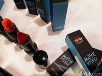 Sebagian produk kosmetik yang diamankan.