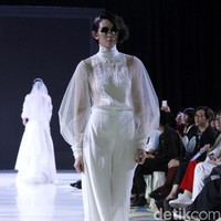 Fashion show Stella Rissa menampilkan koleksi gaun pengantin di IPMI Trend Show 2019, Senayan City, Jakarta, Selasa [13/11/2018]. Foto: Mohammad Abduh/Wolipop