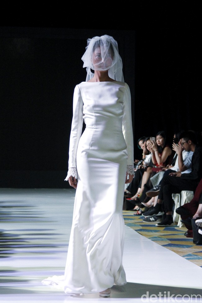 Fashion show Stella Rissa menampilkan koleksi gaun pengantin di IPMI Trend Show 2019, Senayan City, Jakarta, Selasa [13/11/2018]. Foto: Mohammad Abduh/Wolipop
