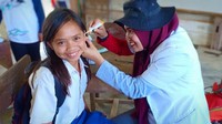 Rampik ada di wilayah terpencil yang jaraknya kurang-lebih 100 km dari ibu kota Kabupaten Luwu Utara, Masamba. Untuk jalur darat, satu-satunya kendaraan yang bisa digunakan adalah kendaraan roda dua atau dengan menyewa ojek.